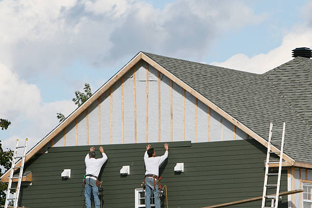 Professional Siding technician working in Lovettsville, VA